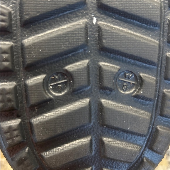 CROCS Black Fuzzy Clogs - Picture 6 of 7